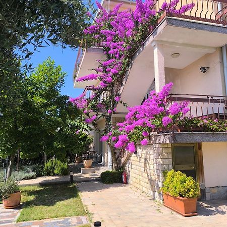 Apartments Lirio Umag Luaran gambar
