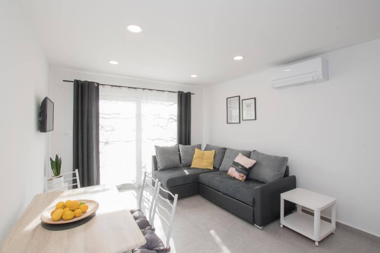 Apartments Lirio Umag Luaran gambar