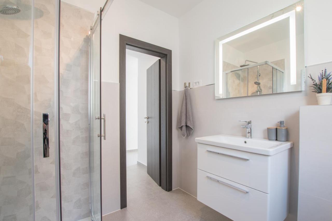 Apartments Lirio Umag Luaran gambar