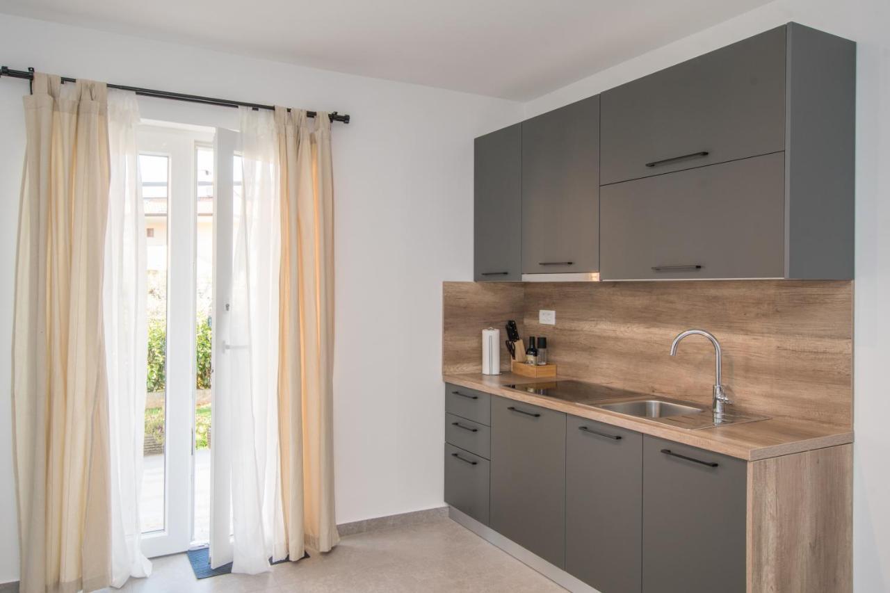 Apartments Lirio Umag Luaran gambar