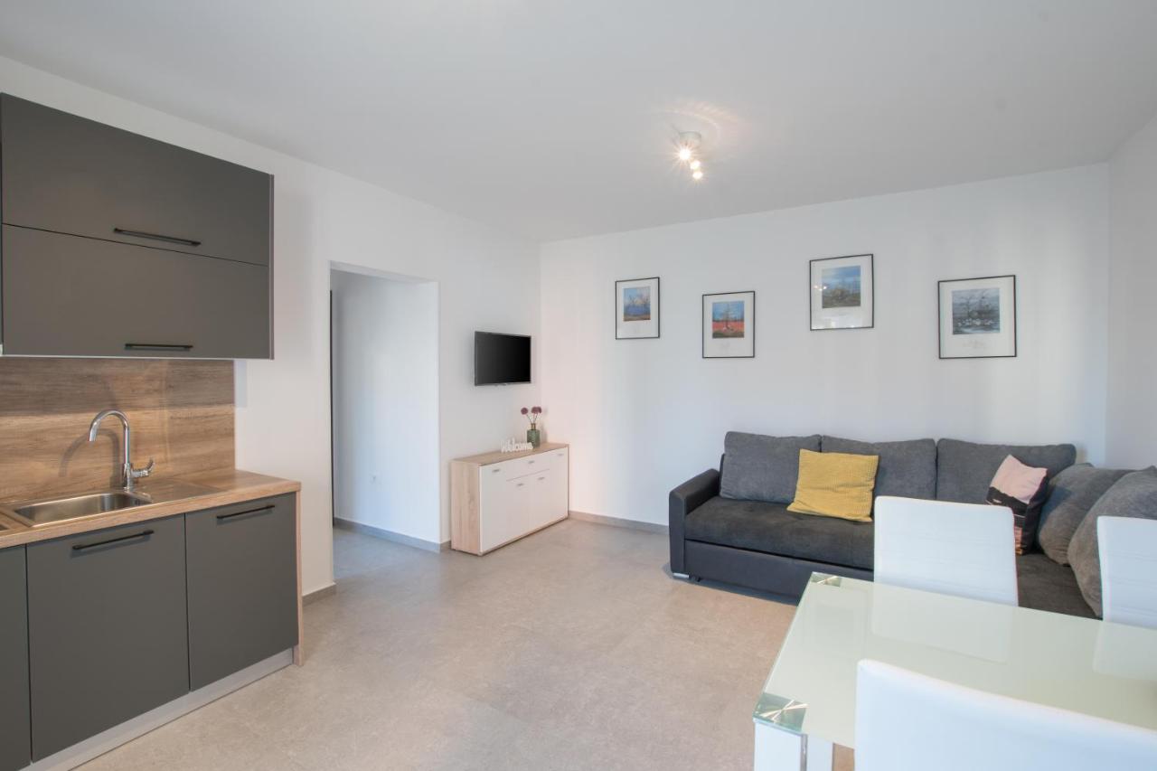 Apartments Lirio Umag Luaran gambar