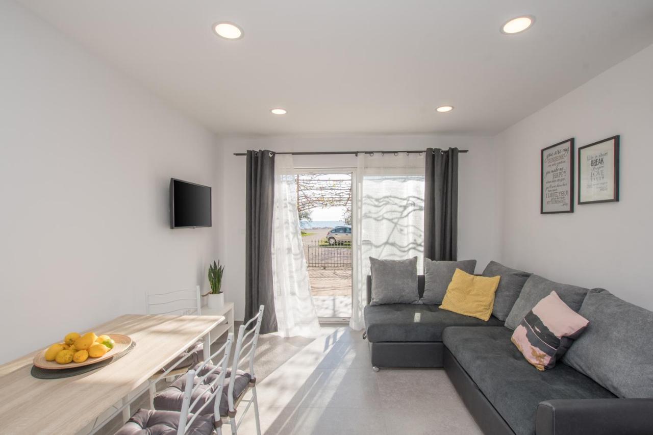 Apartments Lirio Umag Luaran gambar
