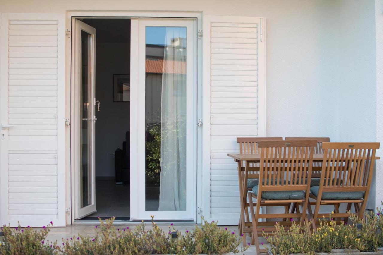Apartments Lirio Umag Luaran gambar