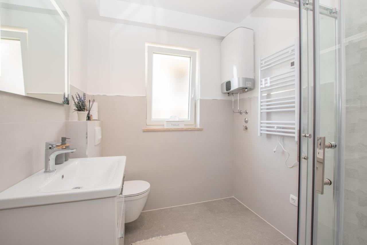 Apartments Lirio Umag Luaran gambar