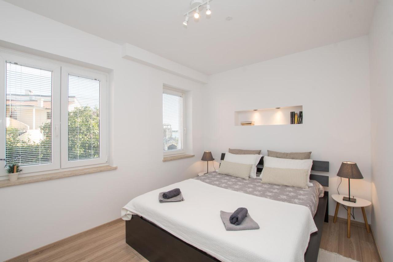 Apartments Lirio Umag Luaran gambar
