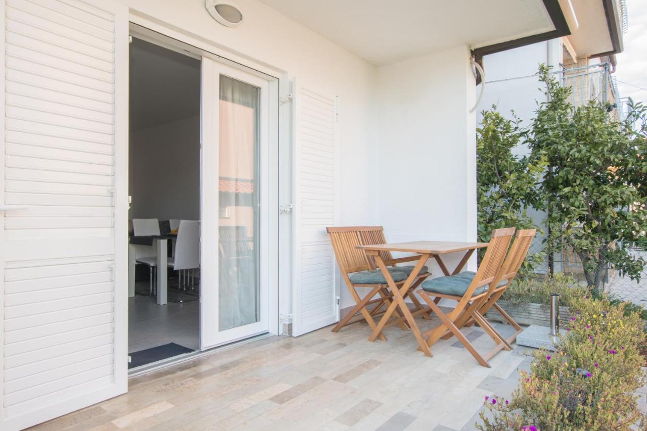 Apartments Lirio Umag Luaran gambar