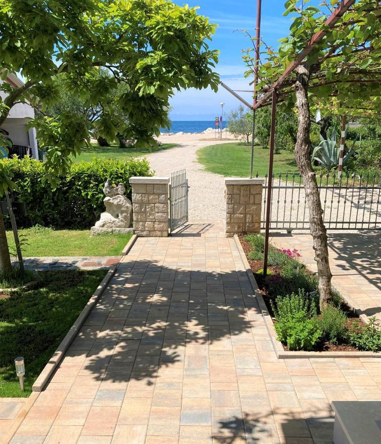 Apartments Lirio Umag Luaran gambar