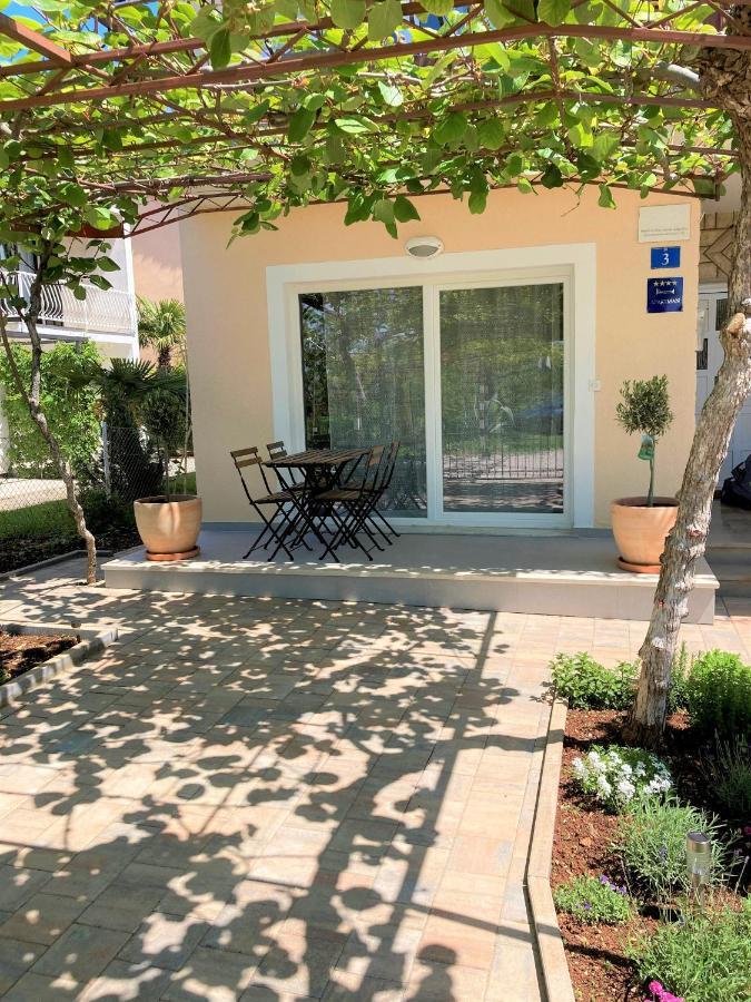 Apartments Lirio Umag Luaran gambar